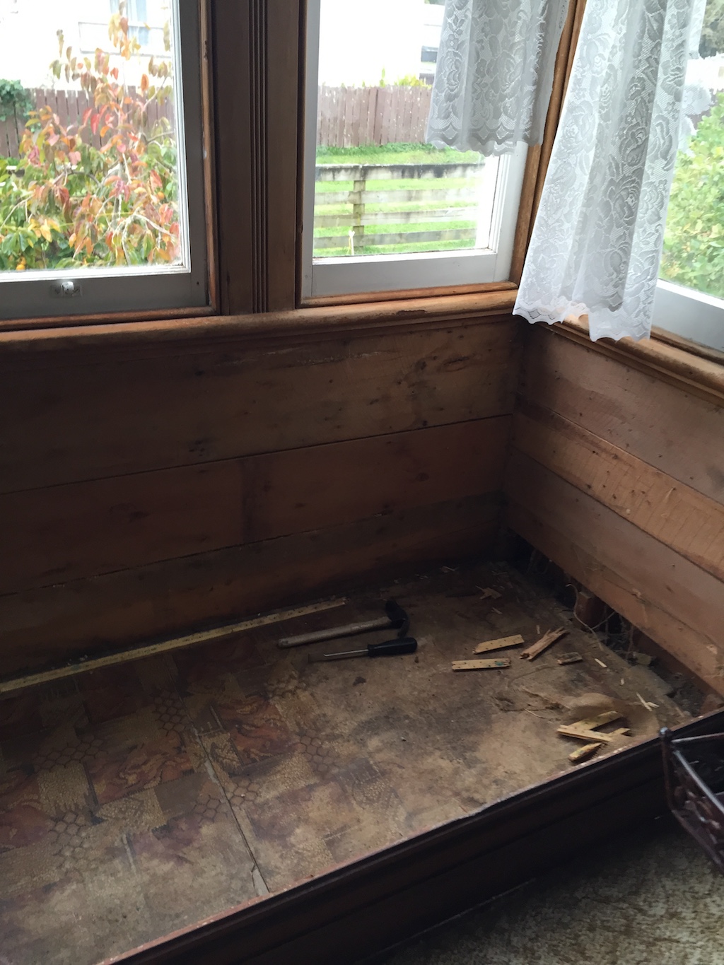 starting a bay window bench seat Beginning the bay window seats